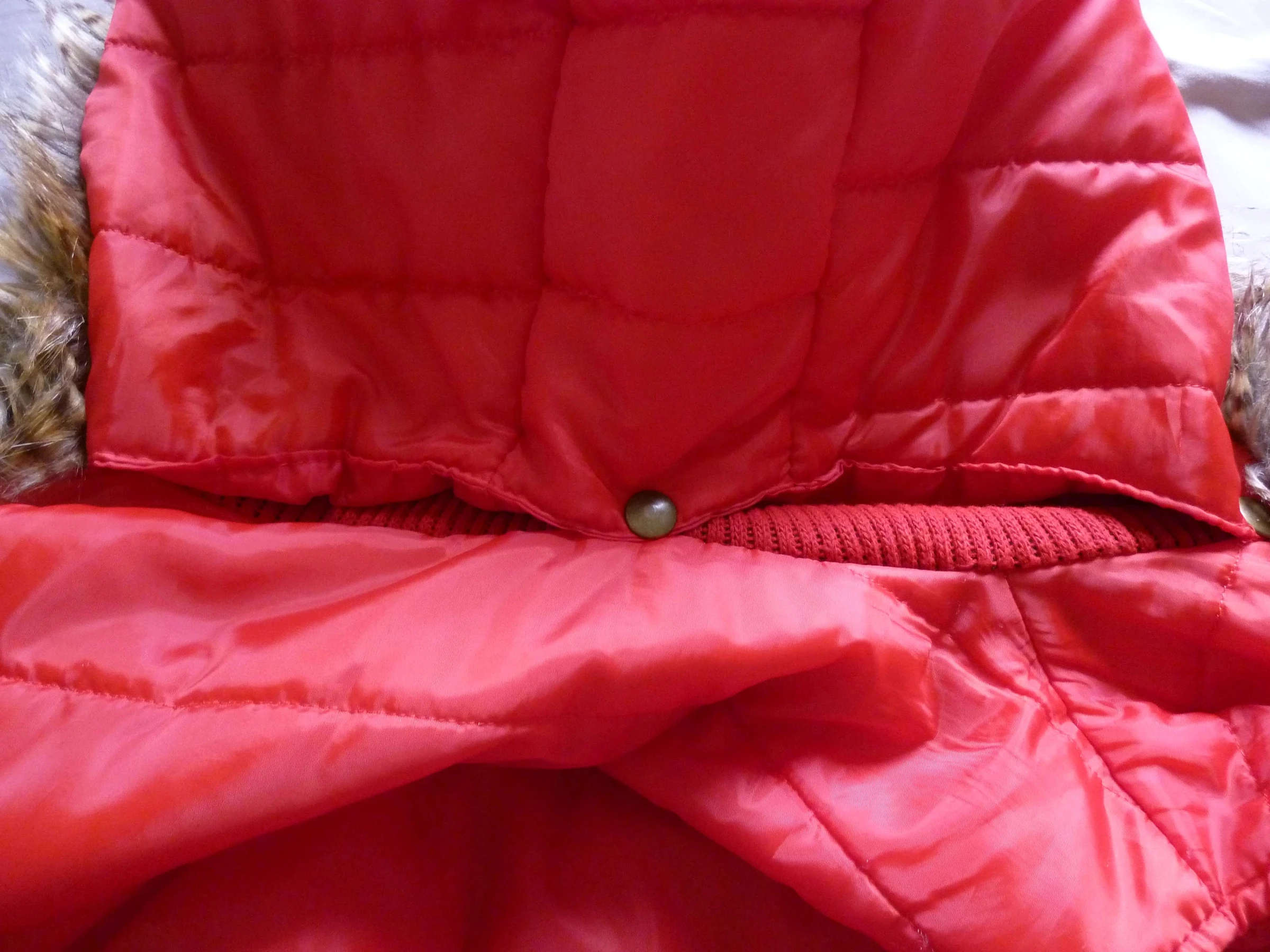 Sleeveless down jacket with hood – photo 4